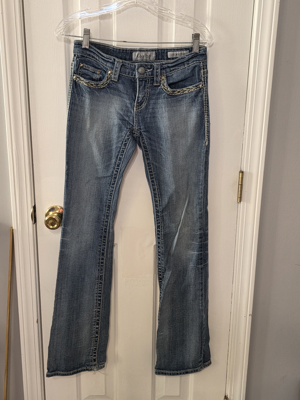 Vtg Low Rise Daytrip Women's Boot Cut Jeans with Braided Pocket Trim - 28L